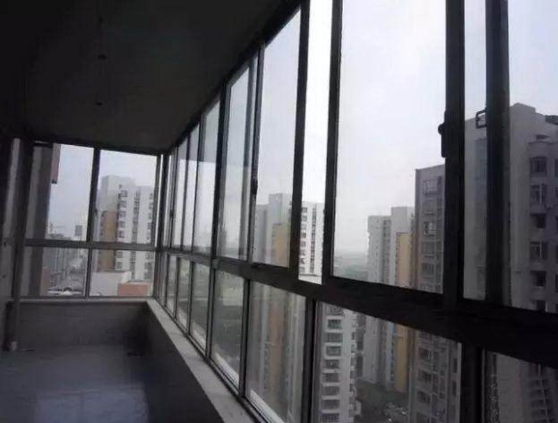 铝合金门窗行业新风向：铝塑门窗厂家引领高端市场